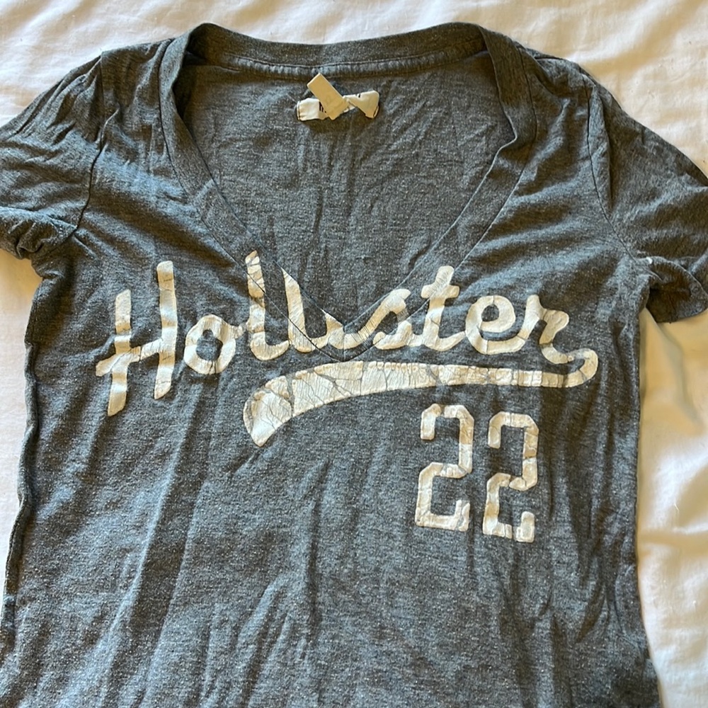 Hollister tee